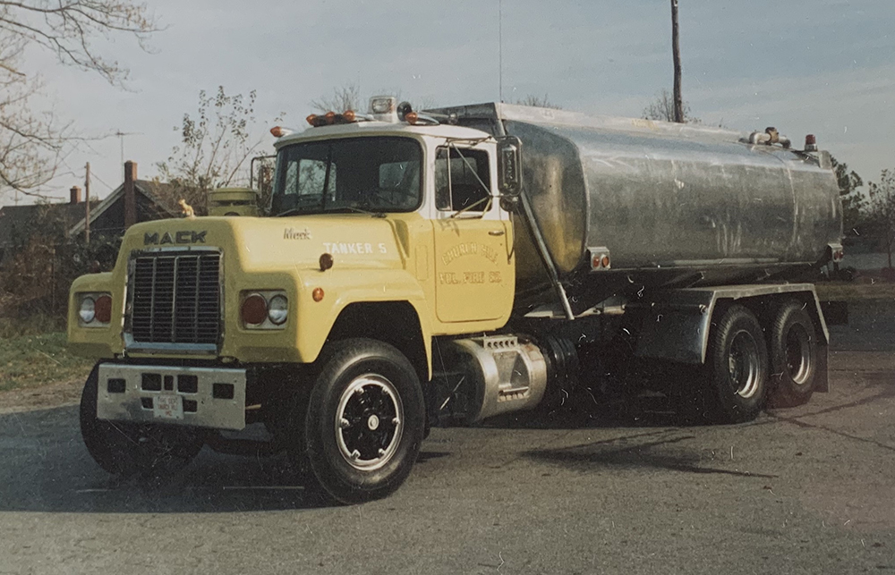 Tanker-5-1979-Mack-2